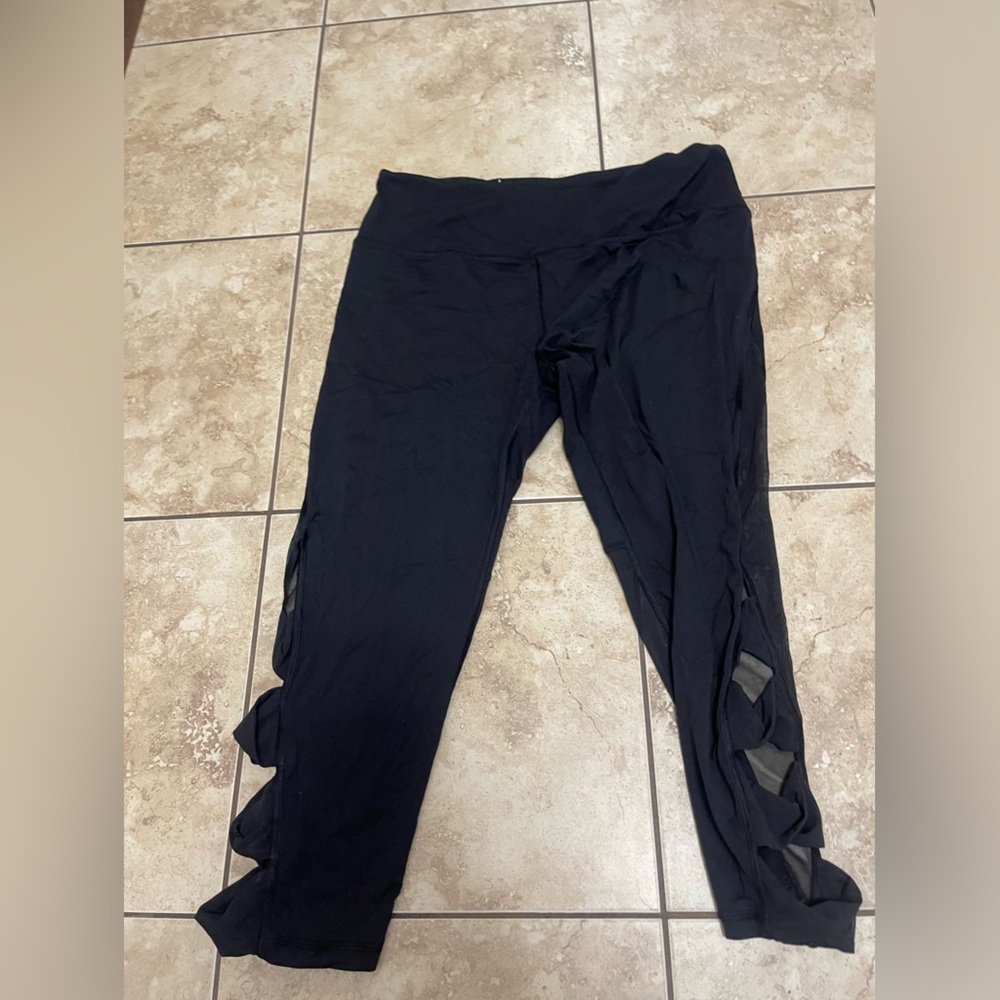👻🎃CLEARANCE🎃👻 VS cropped leggings